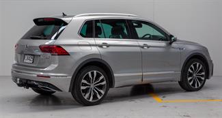 2017 Volkswagen Tiguan - Thumbnail